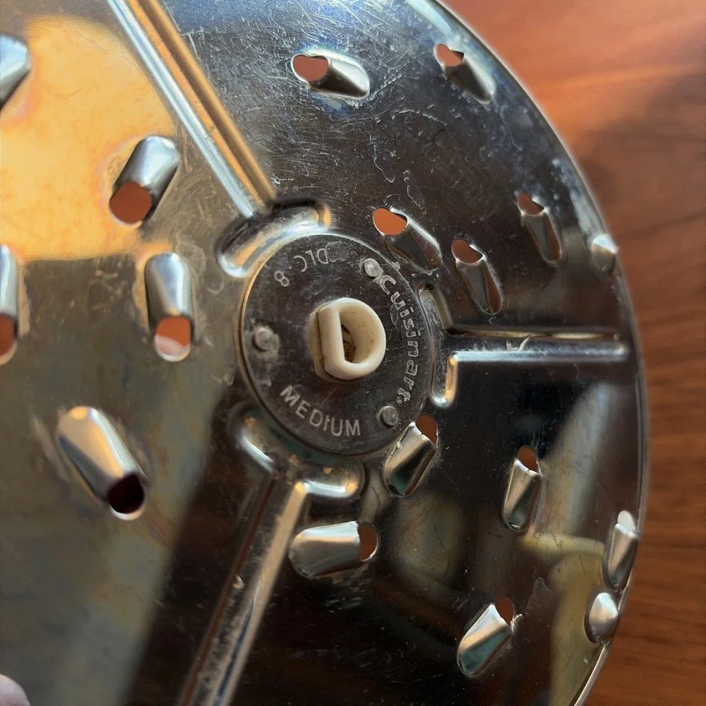 Cuisinart DLC-8  Medium‎ Shredding Disc w/ Stem-Food Processor Blade and stem